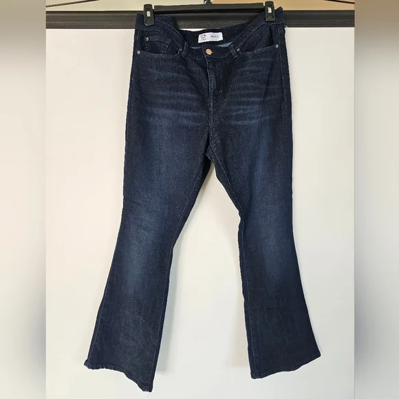 Levis Women’s Boot Cut Jeans - Picture 2 of 7